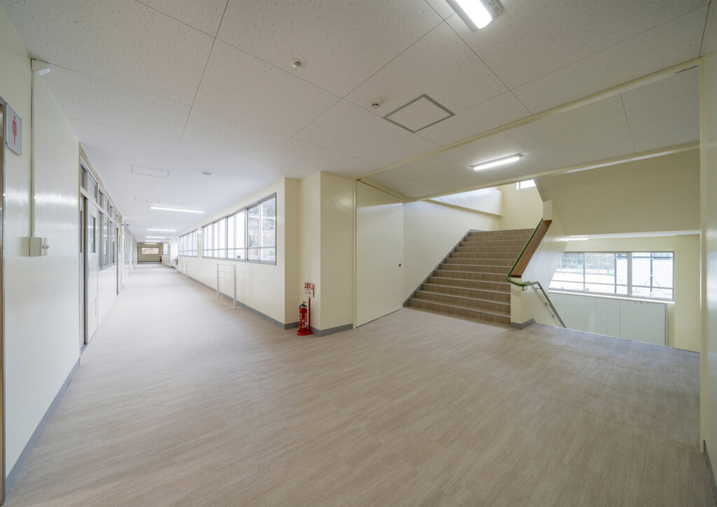 kurimoto202202-10-13-2F-廊下中央-01