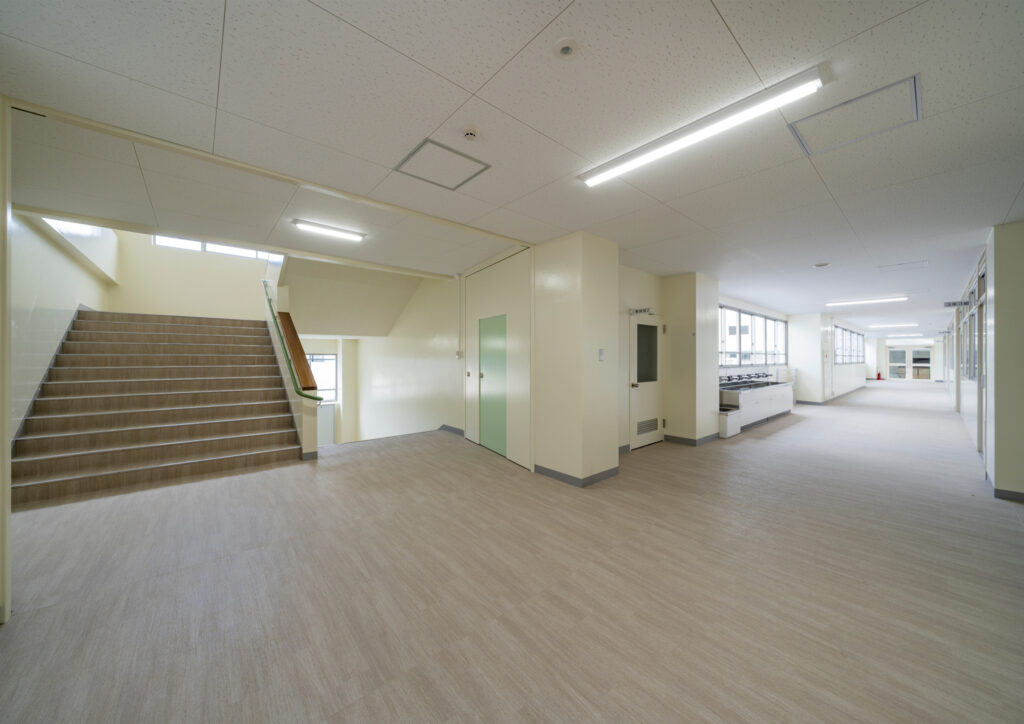kurimoto202202-10-13-2F-廊下中央-02